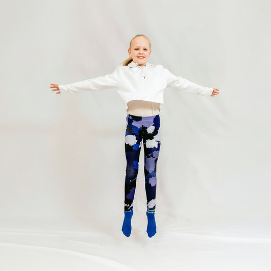 Girl wearing IHAMORA Blue Camo seamless leggings with bright blue camo pattern.
