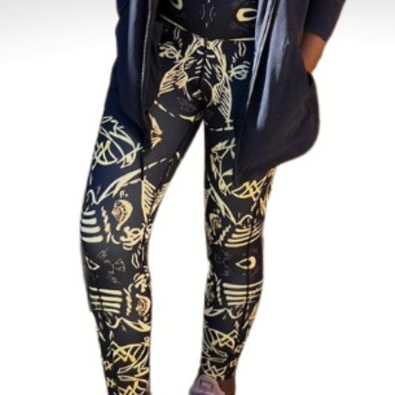 Model wearing IHAMORA Signature The Head Leggings with side pockets and signature face print, seamless high-waisted fit, XS–4XL